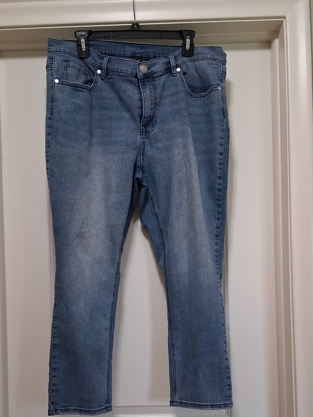 DG2 by Diane Gilman Cropped Blue Jeans